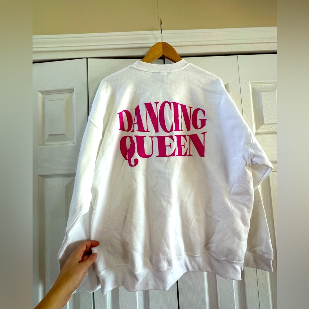 NWT KaloKairi Closet Dancing Queen sweatshirt XL
Perfect for Spring Break!